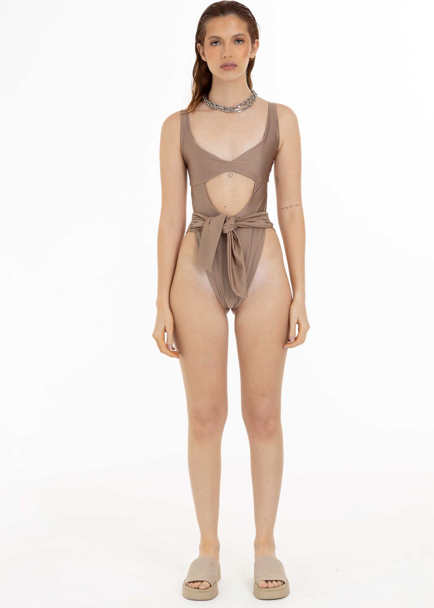 ENTERIZO NUDE COCOA