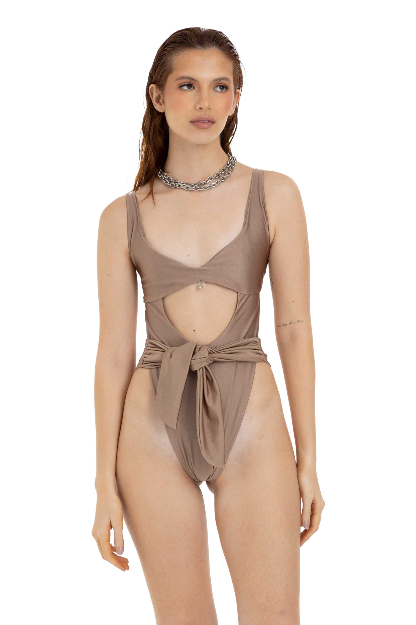 ENTERIZO NUDE COCOA